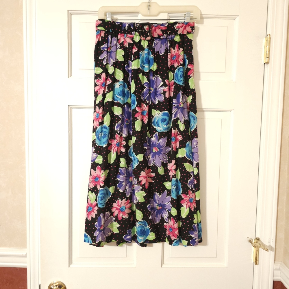 Multicolor Sz 8 Skirt with pockets Jaclyn Smith washable rayon